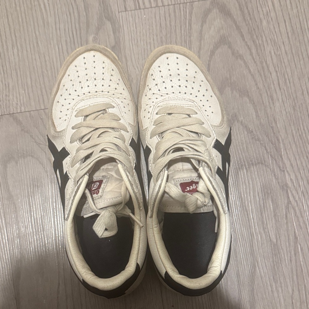 Onitsuka Tiger Cream and Navy Leather Sneakers men’s size 5 23.5cm European 37.5